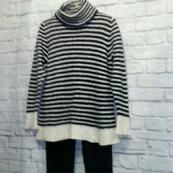 Banana Republic sweater - Picture 3 of 6